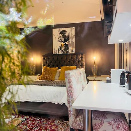 Art-Inspired Bedroom Close To Cbd Mossel Bay Dış mekan fotoğraf