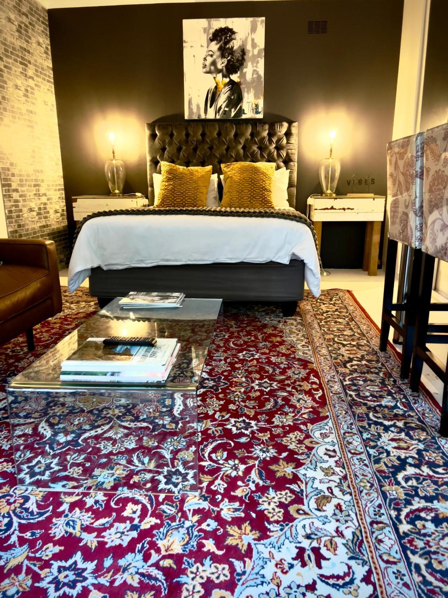 Art-Inspired Bedroom Close To Cbd Mossel Bay Dış mekan fotoğraf