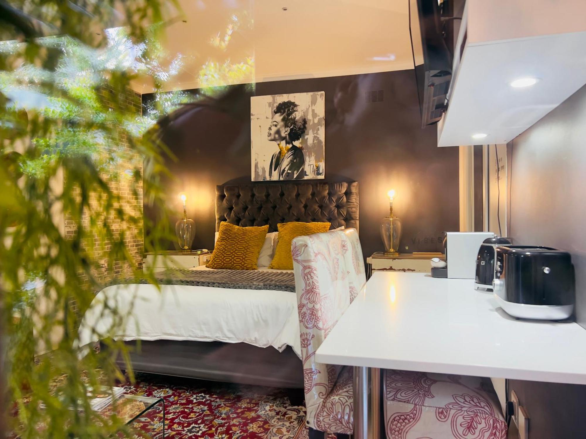 Art-Inspired Bedroom Close To Cbd Mossel Bay Dış mekan fotoğraf